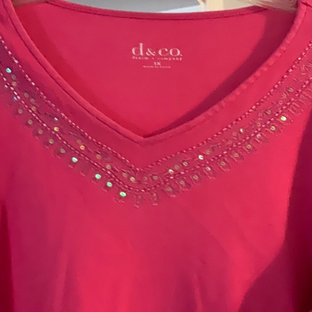 D & Co Pullover - Picture 2 of 7
